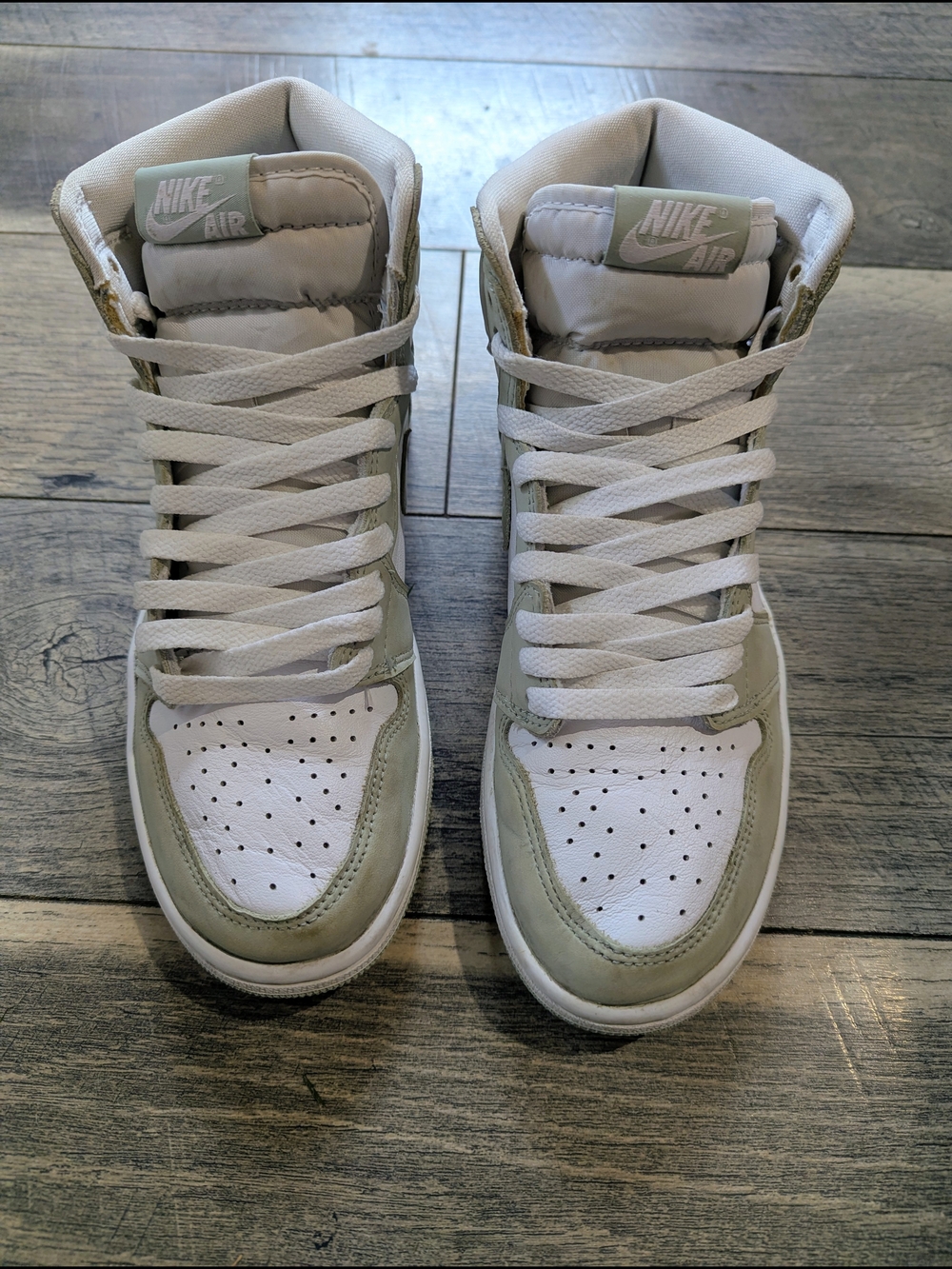 Nike Air Jordan 1 Women’s High-Top Sneakers White and Sage - Picture 3 of 6